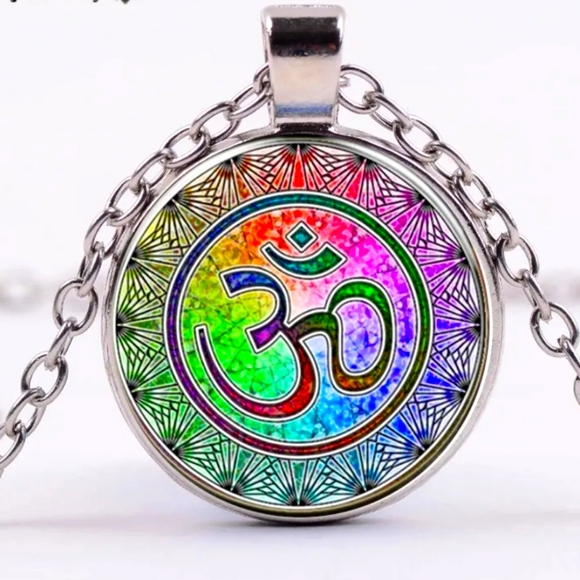 Meditation 7 Chakra Colors Mandala Art Glass Pendant Necklace - Picture 1 of 1